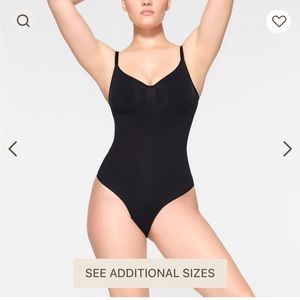 NWOT Skims Sculpting Bodysuit